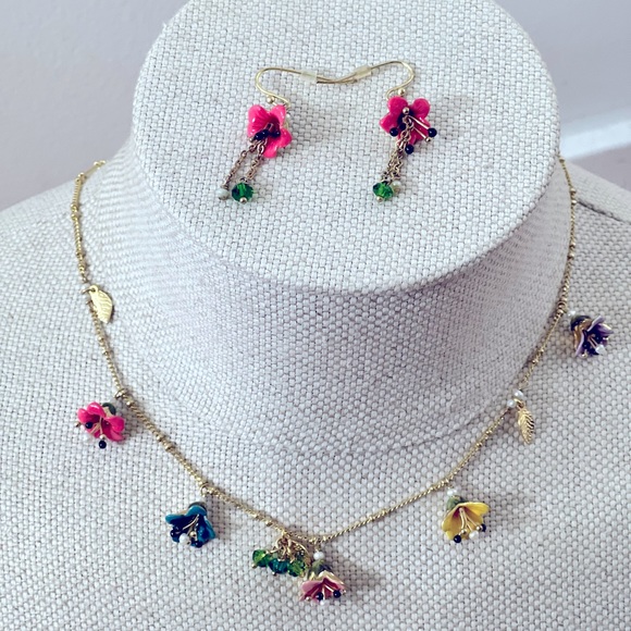 Les Nereides Paris floral necklace and earring set - Picture 1 of 5
